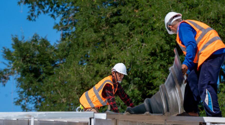 Professional gutter cleaning in Grand River, IA